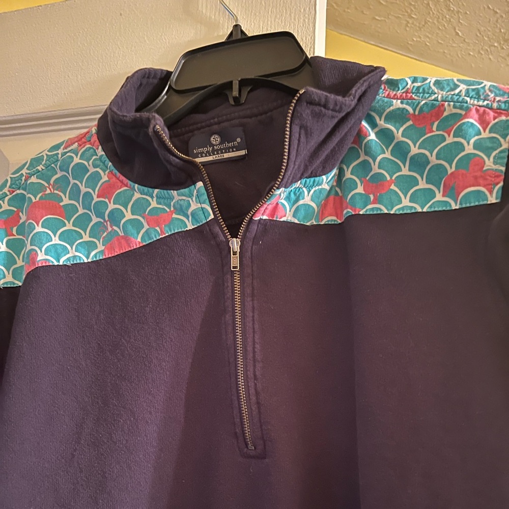 Simply southern women’s 1/4 zip.  Navy with floral trim. Size L